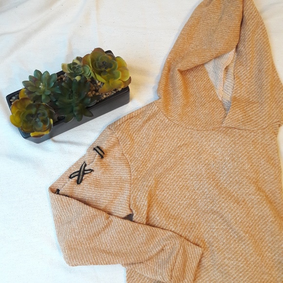 🎉HP🎉top with hood - Picture 3 of 4